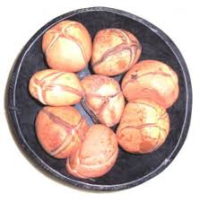 Kola nut broken for sharing